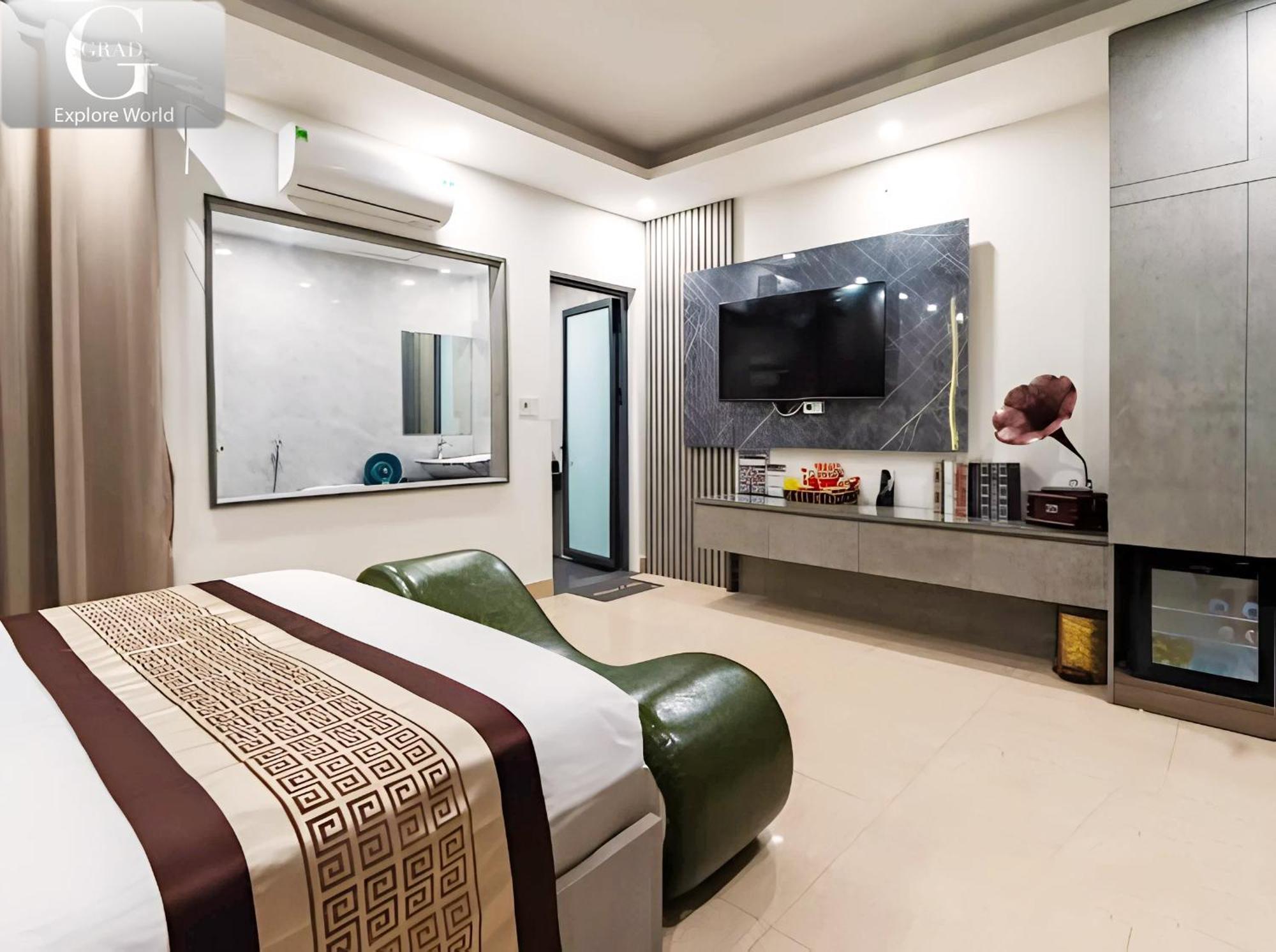 Queen Luxury Hotel