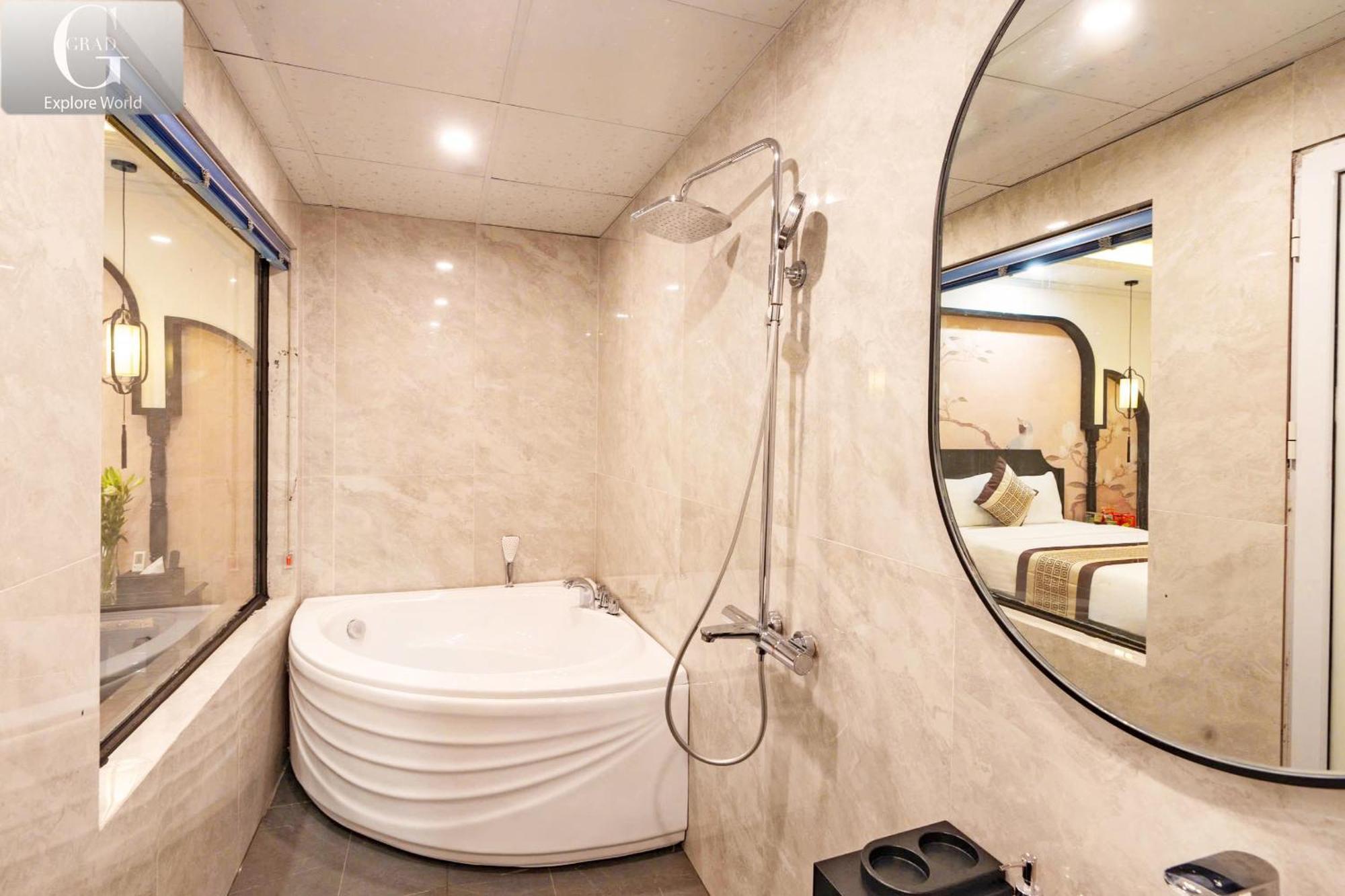 Queen Luxury Hotel *